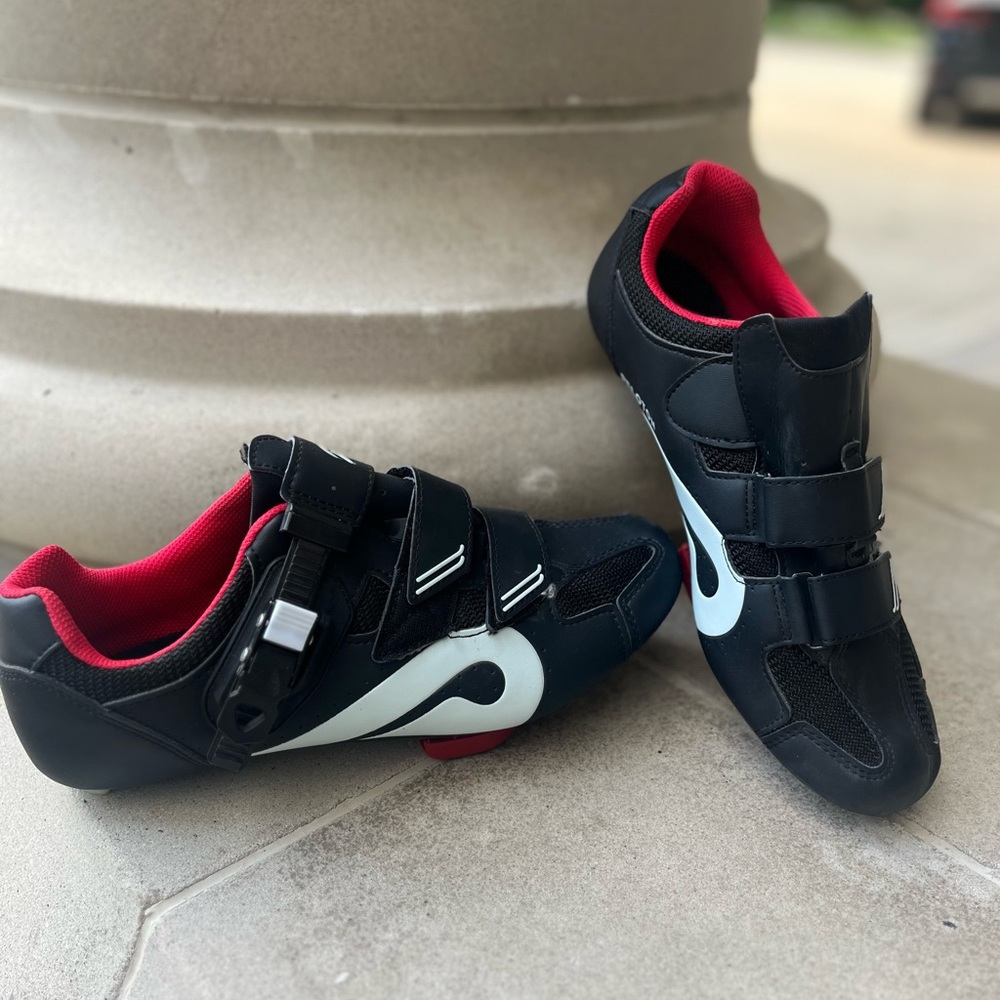 Peloton Black and White Cycling Shoes with Red Cleats - Size 41